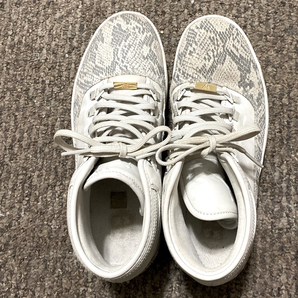 Air Jordan retro “snakeskin”